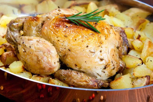 Backed chicken with potatoes — Stock Photo, Image