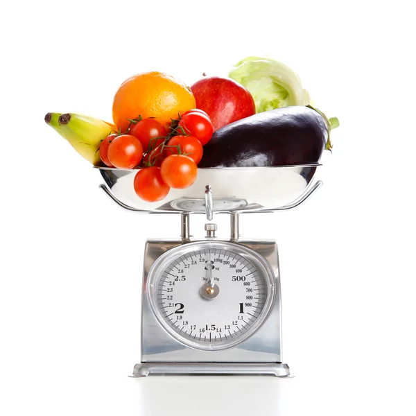 Овощи и фрукты весом — стоковое фото