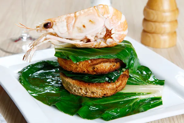 bir tost sebzeli karides