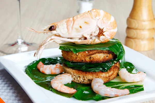 bir tost sebzeli karides