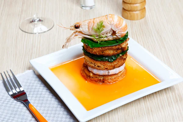 Shrimp on a toast with vegetables — Stock Photo, Image