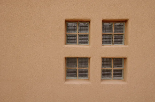 Skleněné okno cihla ve zdi — Stock fotografie