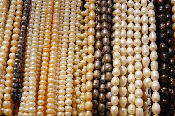 Colliers perles multicolores — Photo