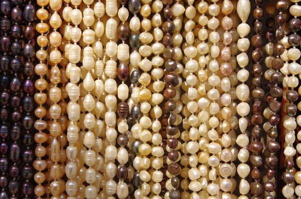 多色の真珠のネックレス — ストック写真