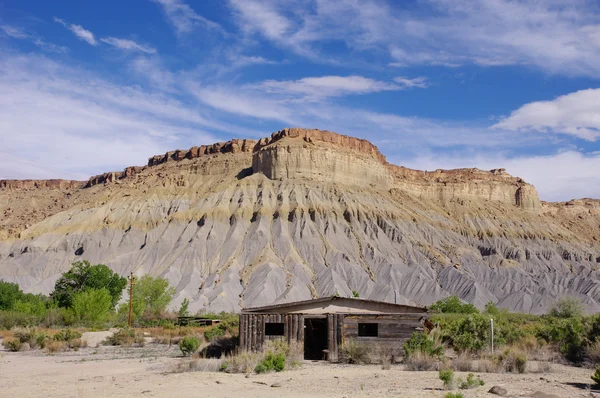Arizona landscape with abandoned ranch — Stock Photo, Image