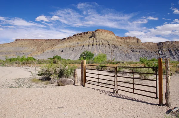 Arizona landscape with fence on ranch — Stock Photo, Image