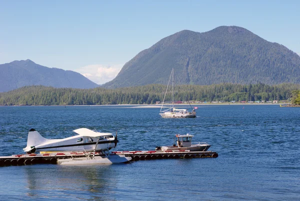 Seaplane, лодки в порту Тофино, остров Ванкувер, Канада — стоковое фото