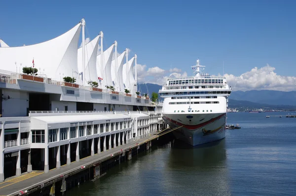 Cruise ship in harbour Vancouver , British Columbia, Canada — Stock Photo, Image