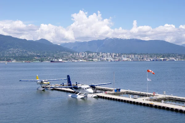 Watervliegtuigen in de haven van vancouver, canada — Stockfoto