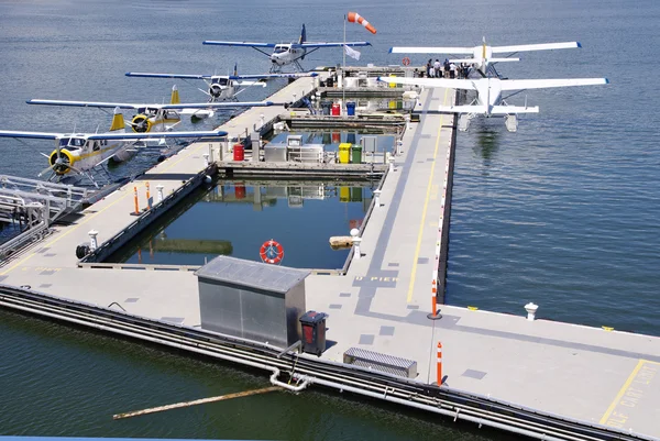 Watervliegtuigen in de haven van vancouver, canada — Stockfoto