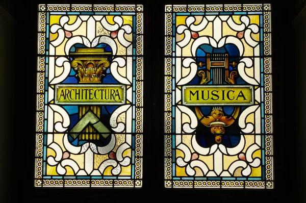 Stained glass on the parliament building, Victoria, British Colu — Stock Photo, Image