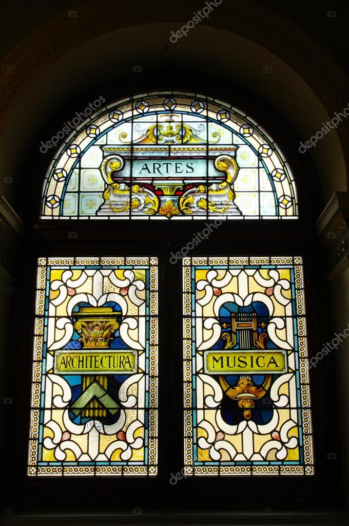 Stained glass on the parliament building, Victoria, British Colu ⬇