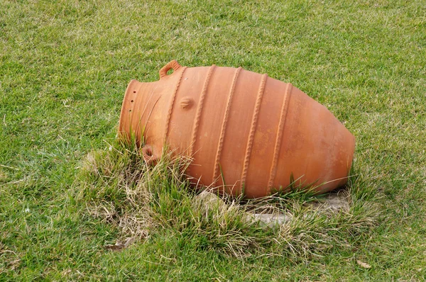 Nuovo vaso in terracotta con posa di design antico, Bulgaria — Foto Stock