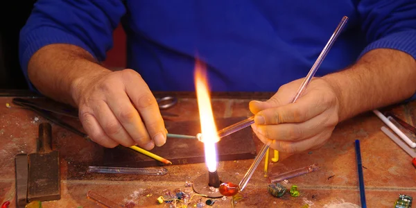 Traditional Artisan Glass Maker of Barcelona producing glass — Stock Photo, Image