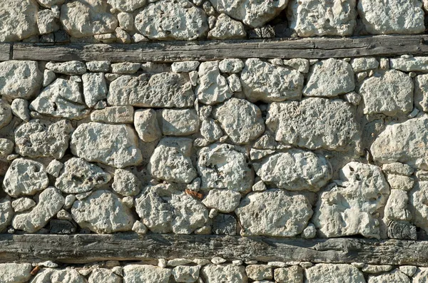 Oude Witte Stenen Muur Met Houten Balken Close Zonnige — Stockfoto