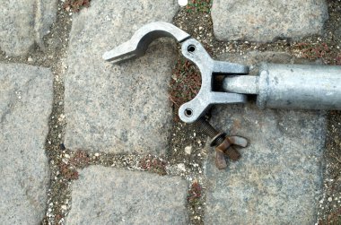 Alüminyum yapı iskelesi bağlantı klempi pip ile bağlandı