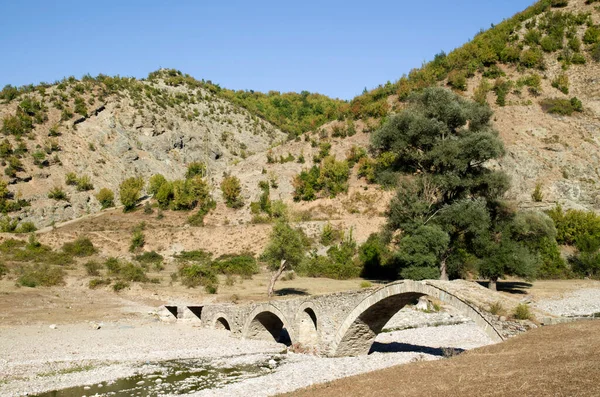 Viejo Puente Piedra Arqueada Río Borovitsa Cerca Del Pueblo Nenkovo —  Fotos de Stock