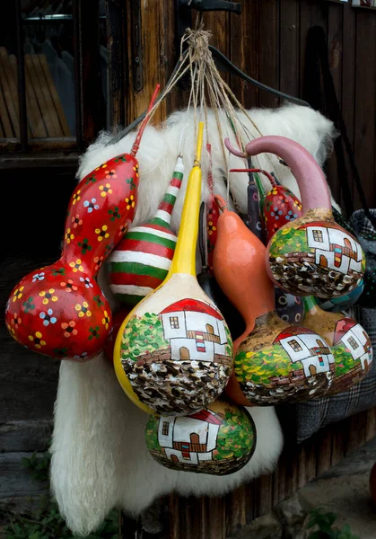 Красочные Сувениры Окрашенные Тыквы Традиционным Болгарским Домом Болгарии Европы — стоковое фото