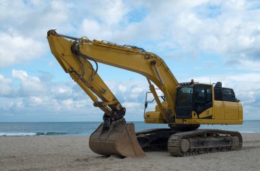 Sürüngen Kazıcıları Bulutlu da kazı kovası