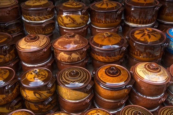 Kolorowe Tradycyjne Potrawy Ceramiki Malowane Trojańskie Zapiekanki Bułgarii Europ — Zdjęcie stockowe