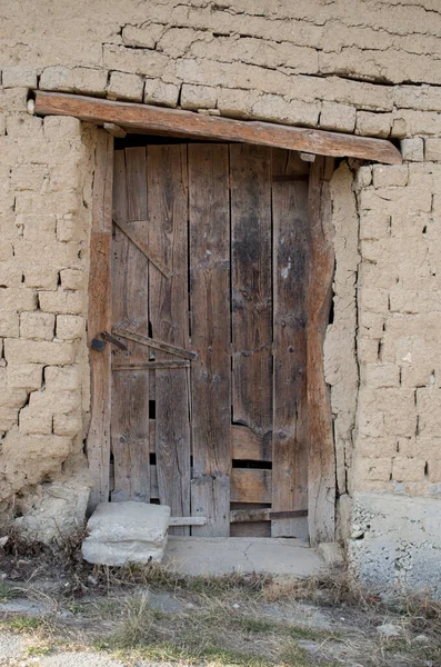 Vecchia Porta Rurale Legno Adobe Wal — Foto Stock