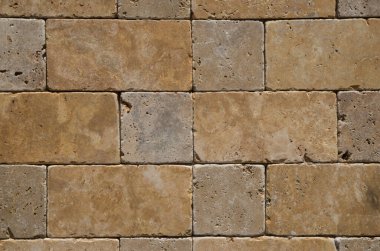 Yeni renkli taş duvar sana yakın.