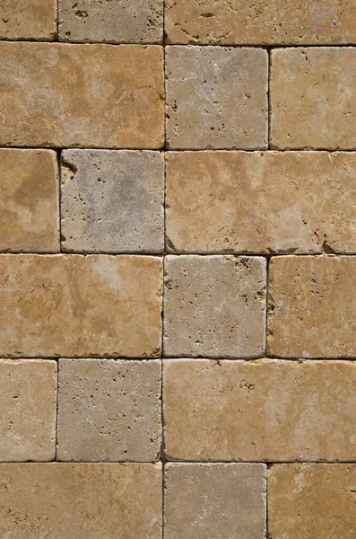 Yeni renkli taş duvar sana yakın.