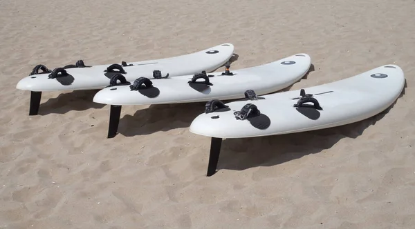 Three White Hydrofoil Surfboard Sand Beach Summe — Foto de Stock