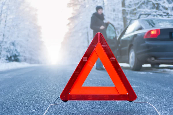 Guida invernale - guasto all'auto — Foto Stock