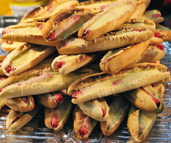 Hot dogs met kaas — Stockfoto