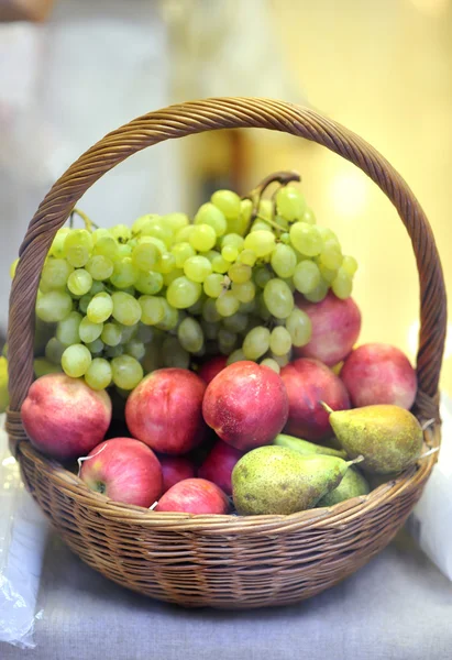 Korbfrüchte — Stockfoto