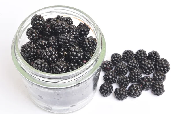 Blackberrys в стеклянном варенье — стоковое фото