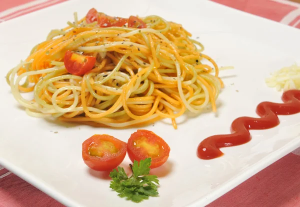 Spaghetti with tomato and spices in olive oil — Stock Photo, Image