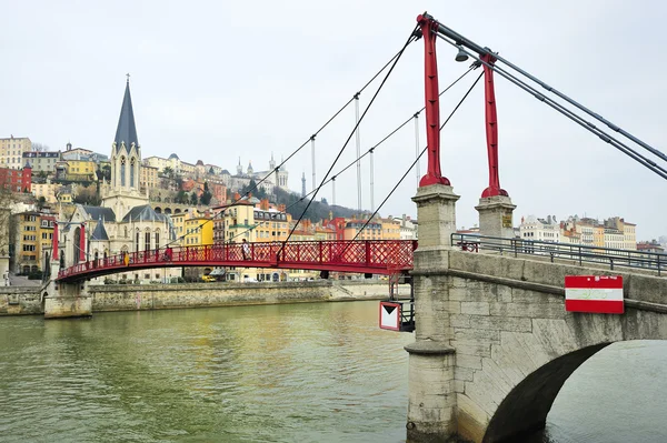 Voetgangersbrug over de rivier de saone — Stockfoto