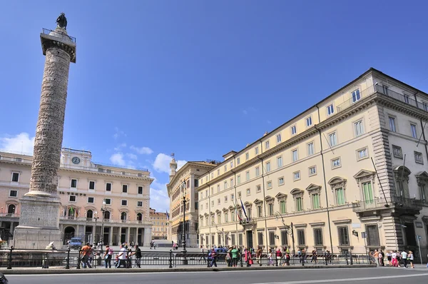 Vecchia colonna in Piazza colonna — Foto Stock