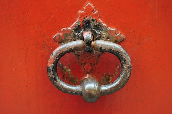 Llamador de puerta vieja —  Fotos de Stock