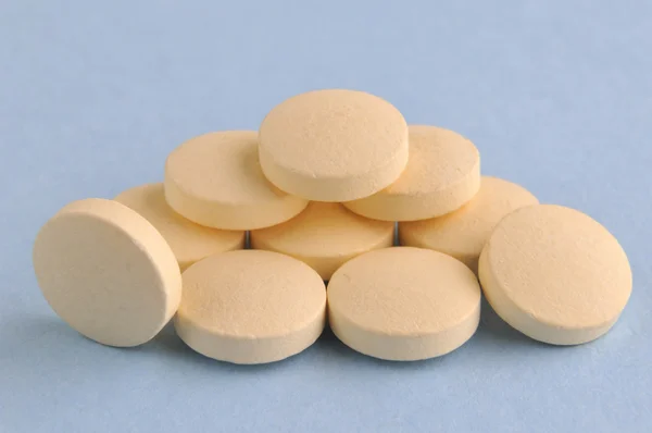 Yellow pills — Stock Photo, Image