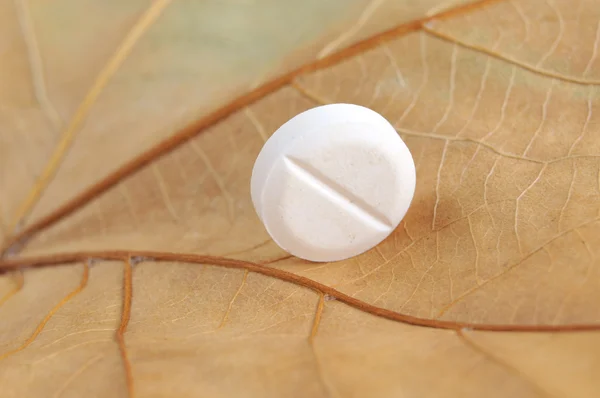 Heap of white round medicine tablets — Stock Photo, Image