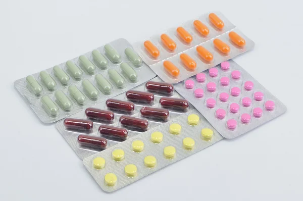 Tablety a kapsle v blistru — Stock fotografie