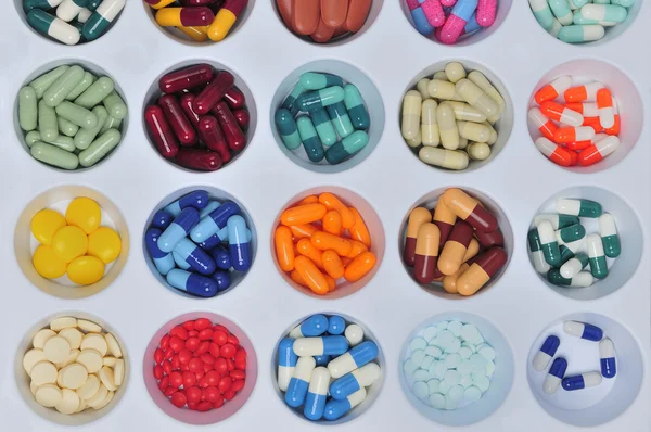 Assortimento di pillole e capsule — Foto Stock