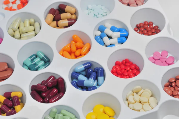 Píldoras y cápsulas coloridas — Foto de Stock