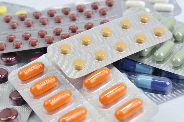 Tabletki i kapsułki w blister — Zdjęcie stockowe
