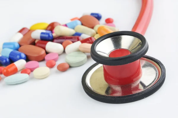 Doctors Stethoscope with pills and tablets treatment — Stock Photo, Image