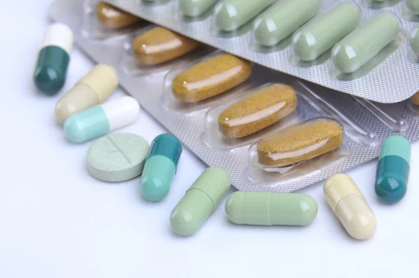 Assortimento di pillole e capsule — Foto Stock