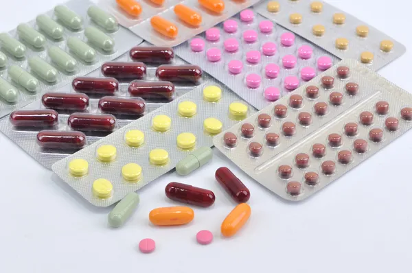 Tabletter och kapslar i blister — Stockfoto