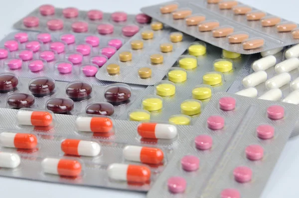 Tabletták és kapszulák buborékfólia — Stock Fotó