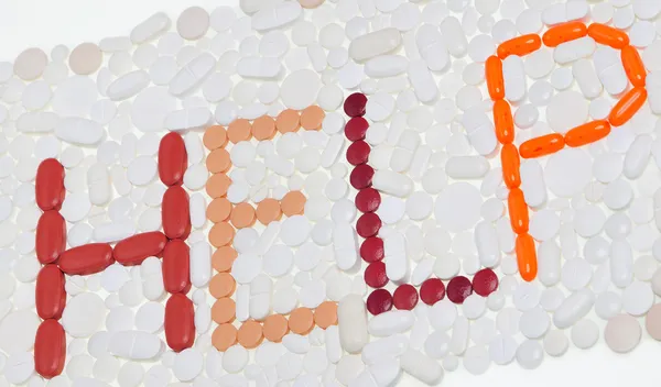 Palabra de ayuda escrita con tabletas y píldoras — Foto de Stock