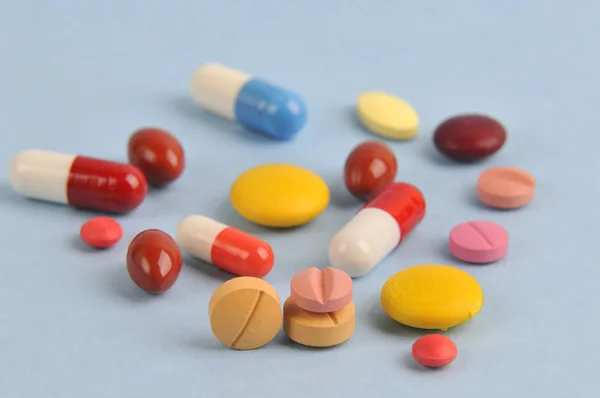 Asortyment tabletek i kapsułek — Zdjęcie stockowe