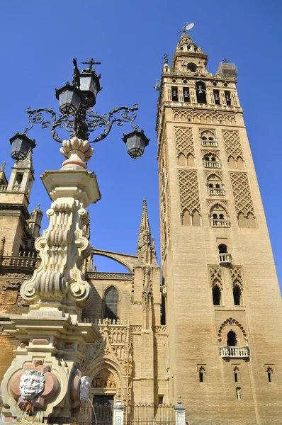 Giralda, klocktornet — Stockfoto