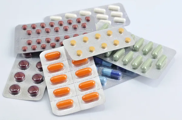 Pillen und Kapseln im Blister lizenzfreie Stockbilder